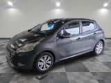 la photo d'une voiture grise garée dans un garage