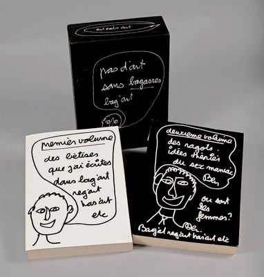 trois cartes en noir et blanc sur lesquelles est dessiné un homme avec une bulle