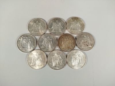 an image of a bunch of coins sitting on top of a table