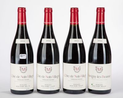 trois bouteilles de vin sont alignées sur une surface blanche