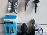 beaucoup d'objets posés sur un comptoir