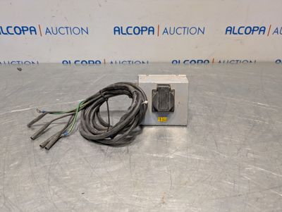 l'image d'une machine posée sur une table