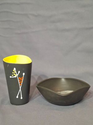 André BAUD (1903-1986) Réunion d'un vase triangulaire en cér…