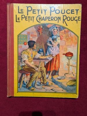 livres pour enfants français : « Le Petit Poucet » et « Le Petit Chaperon rouge »
