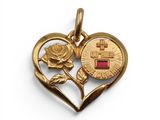 un gros plan d'un pendentif en forme de cœur orné d'une rose