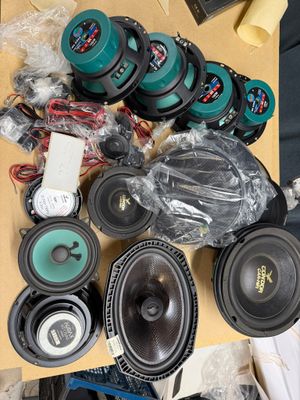 Lot de 13 haut-parleurs divers neufs (voir l’ensemble des ph…