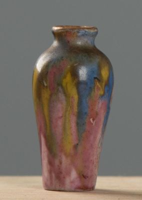 MICHELAUD FRERES à Limoges Vase miniature en porcelaine marb…