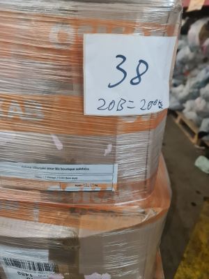 Palette d’environ 200 kg – Vêtements crème contemporaine mix…