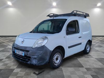 une photo d'une camionnette blanche équipée d'une galerie de toit