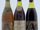 trois bouteilles de vin posées l'une à côté de l'autre sur une table