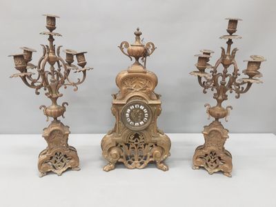 Garniture de cheminée en bronze, style L XIV, comprenant : p…