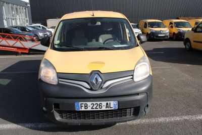 une camionnette jaune et noire garée sur un parking