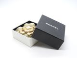 an image of a black and white box with a ring inside of it