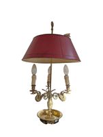 Lampe dite de bouillotte à trois lumière à décor de cygnes, …