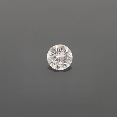 Un diamant sur papier pesé pour 2,13 carats accompagné de so…