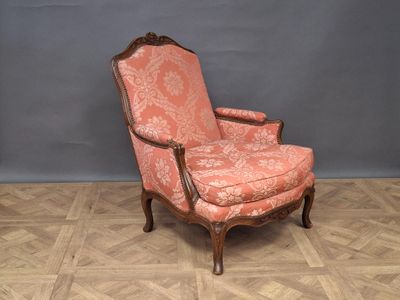 an old fashioned chair with a pink upholstered upholstered seat