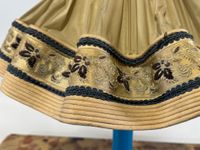 Lampe en opaline bleue et monture en laiton, l'abat jour en … (photo 5)