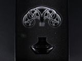 une image représentant une boîte noire contenant un objet noir