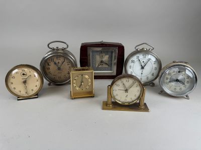 BLANGY - etc.. Collection de 7 réveils en métal laqué,… - Photo 1