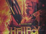 une affiche du film « Hellboy » représentant un homme tenant un pistolet