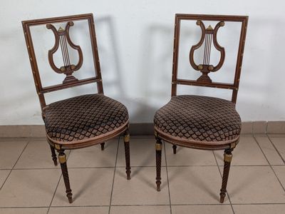 Paire de chaises en noyer teinté et doré à dossier rectangul… - Photo 1