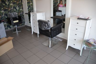 an image of a salon room with a chair and a desk