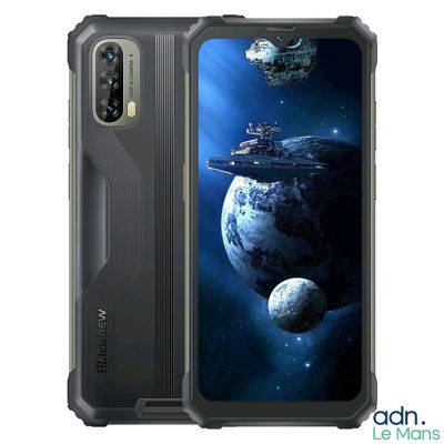 Le smartphone Blackview est présenté avec une image de vaisseau spatial en arrière-plan.