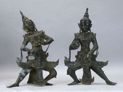 paire de figurines thaïlandaises en bronze représentant un homme et une femme