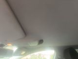 vue du toit ouvrant d'une voiture depuis l'intérieur de celle-ci