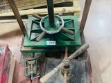 a machine that is sitting on a pallet on the floor