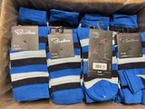 six paires de chaussettes pour homme à rayures bleues et noires, présentées dans une boîte