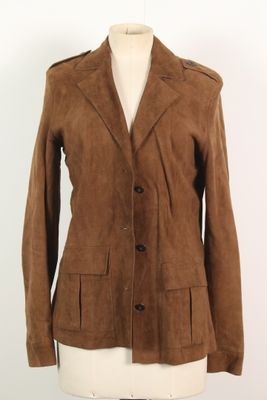 veste marron en toile sur un mannequin de couture