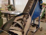 une image d'une machine située dans un bâtiment