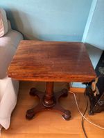 Petit gueridon en bois formant table à jeux, le plateau pivo… (photo 2)