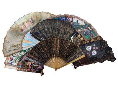 a fan that is sitting on top of a table