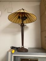 Lampe style TIFFANY. Haut. 78. Vente judiciaire faite aux fr…