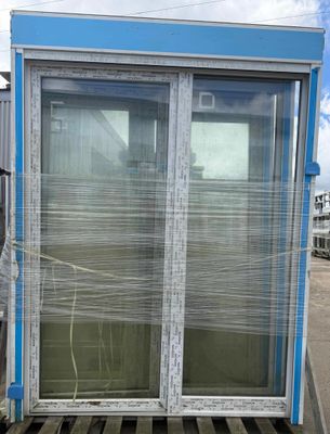 a picture of a blue and white container house on a pallet