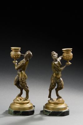 paire de figurines en bronze d'un garçon et d'une fille