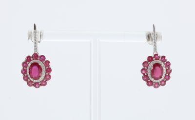 une paire de boucles d'oreilles en rubis et diamants