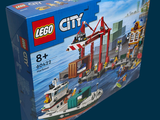 une boîte contenant un ensemble Lego City