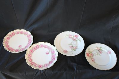 4 assiettes Haviland France, motif fleuri