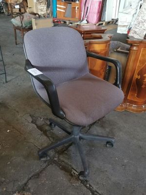 Palette M.G: 2 fauteuils de bureau garniture en tissu sur ro…