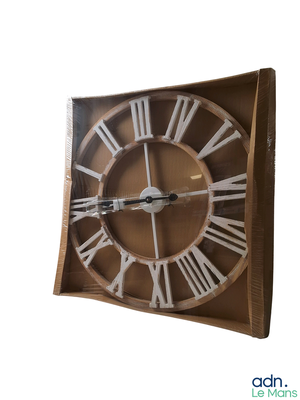 une horloge dont le cadran comporte des chiffres romains