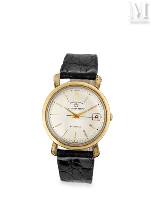 gros plan d'une montre sur fond blanc