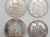 quatre pièces britanniques différentes, dont le souverain, le souverain et le souverain