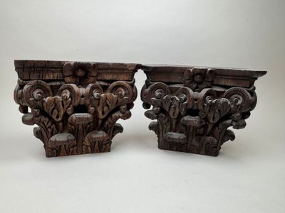 paire de corbeilles anciennes en bois sculpté