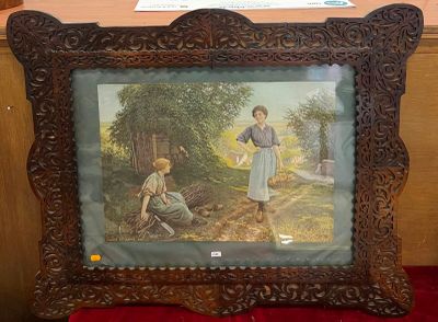 une photo d'une photo représentant une femme et un garçon dans les bois