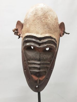 Afrique. Baoulé. Masque en bois sculpté.