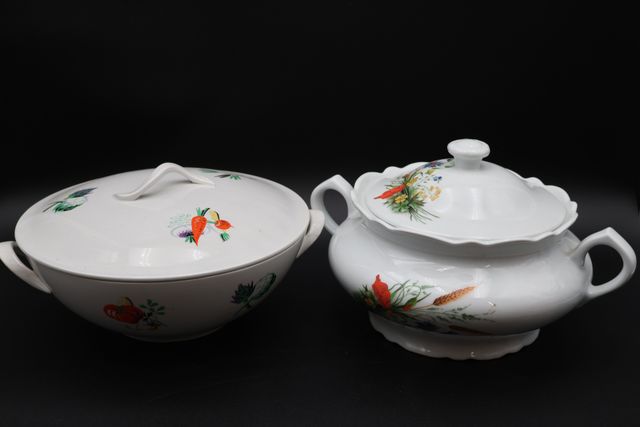 Lot de deux soupières en porcelaine Lunéville et Chartres sur Che...