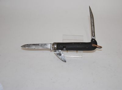 a knife that is laying on top of a table